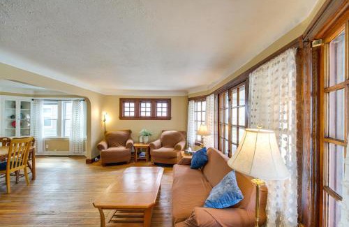 Lakewood Casa | Home 2 Mi to Lakewood Park and Solstice Steps!