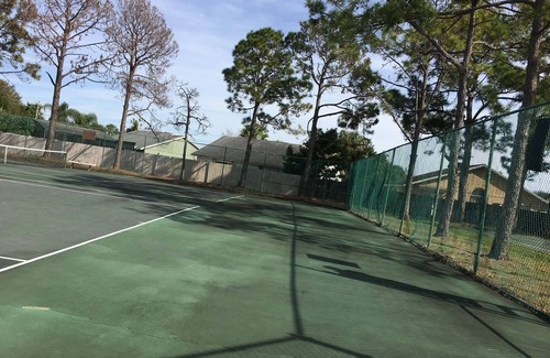 Indian Wells Casa | Casa a 5 minutos de Disney, ¡perfecto para familias y mascotas! Patio cercado, piscina! Wi-Fi gratis
