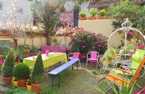 Ribeauville Casa | Hogar y jardín del animado marco de color aldeanos que viven listos