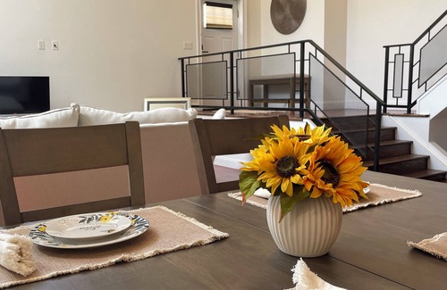 Orange Casa | Home Away Fr Home Near NWK Penn/Prudential CTR/NYC