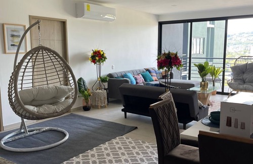 San Salvador Apartamento | Home away from home with a view!