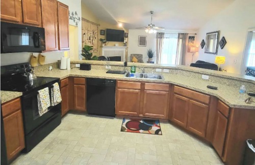 Bulls Bay Casa | Home Away from Home Suburban Living minutes away Jacksonville Baldwin Rail Trail