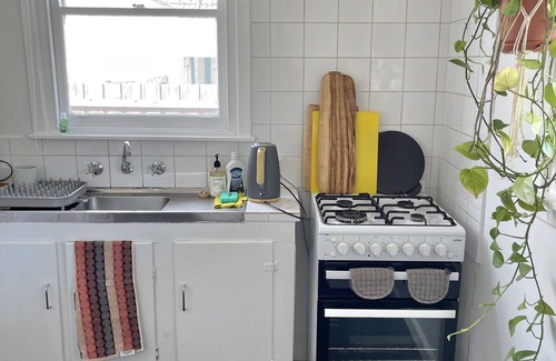 Preston Casa | Home away from home - 1930's Brick cottage in Inner North with large garden
