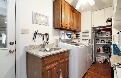 Southwest Arlington Casa | Home away from Home, 2 master suites, pool, Family Friendly