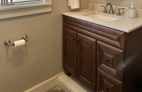 Sweeny Casa | Home away from home! 3 bedroom, 2 bathroom home with beautiful backyard!