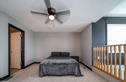 Northwest Edmonton Casa | Home Away From Home 5 Bed 3.5 Bath - Fast Wi-Fi