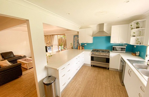 Pottsville Casa | Family friendly beach house - 7 mins walk from town, beach, creek!