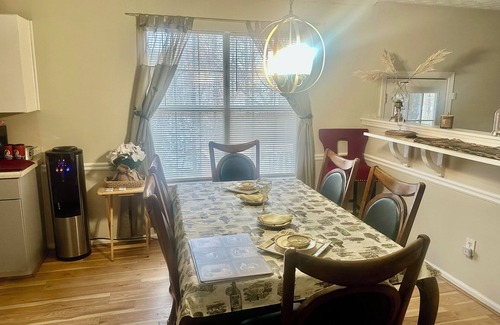 Jonesboro Casa | Hogar lejos de casa por el Atlanta Motor Speedway 🏎️🏎️🏁
