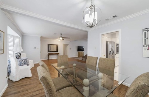 Houston Casa | Home Away From Home, Med Center, Sports, Shopping