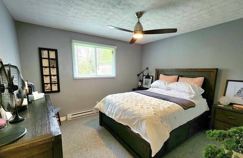 Huron-Kinloss Cama Y Desayuno | Home Away from Home (Point Clark) Clean and quiet Room for Rent!