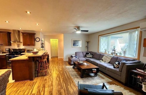 Huron-Kinloss Cama Y Desayuno | Home Away from Home (Point Clark) Clean and quiet Room for Rent!