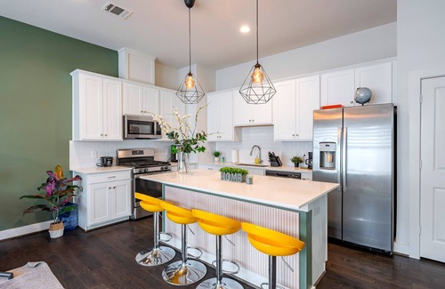 Riverside Terrace Casa | Home away from home- Rodeo, NRG, MD Anderson, Universities are minutes a way