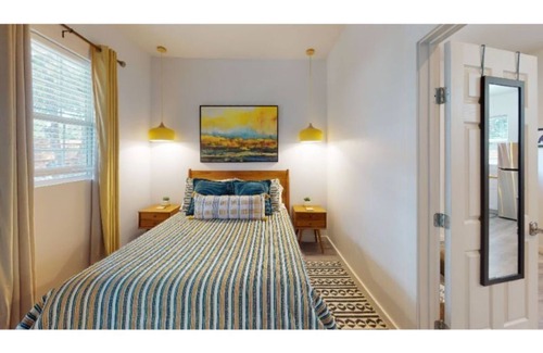 Hudson Bend Cabaña | Home Away From Home-The Krow's Nest Cottage Close to Lake Travis, Pet-Friendly