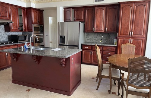 Southwest Anaheim Casa | Home Away from Home