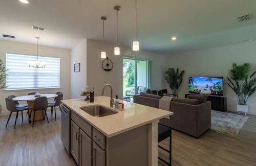 North Port Casa | Home away from home in Sunshine State escape!