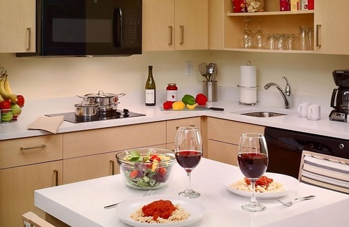 Schaumburg Apartamento | Home Away from Home! Budget-friendly Accommodation! Pets Allowed, Pool, Parking