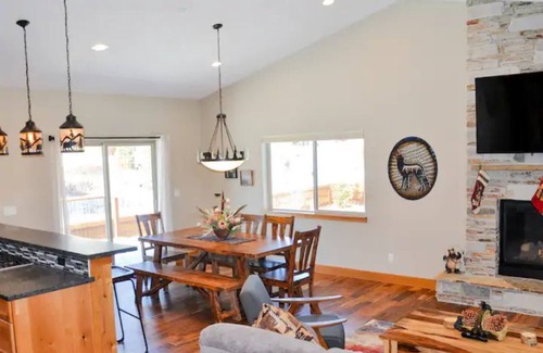 Mountain View Estates Casa | Home away from home with Hot tub and mountain view