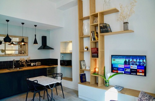 Gares Apartamento | Home Chic Home - Les Suites de La Comédie - Suite2