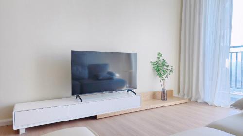 Bandar Perda Apartamento | Home Cinema - BM City Centre - 4km to Icon City at The Metropol Muji Style Apartment