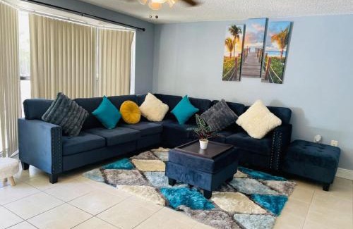 West Lealman Casa | Home close to Saint Pete Pier quiet Spacious