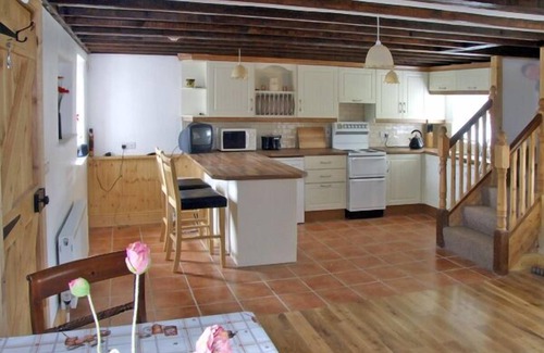 Gusserane Cabaña | HOME FARM COTTAGE, pet friendly in Campile, County Wexford