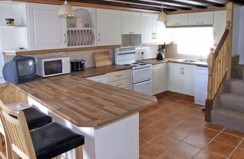 Gusserane Cabaña | HOME FARM COTTAGE, pet friendly in Campile, County Wexford