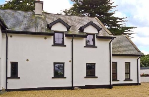 Gusserane Cabaña | HOME FARM COTTAGE, pet friendly in Campile, County Wexford