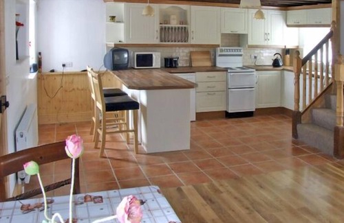 Gusserane Cabaña | HOME FARM COTTAGE, pet friendly in Campile, County Wexford