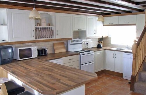 Gusserane Cabaña | HOME FARM COTTAGE, pet friendly in Campile, County Wexford