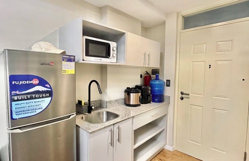 Lapu-Lapu Condominio | Home-feel unit near Airport with an IG-worthy pool that’s perfect for your feed.