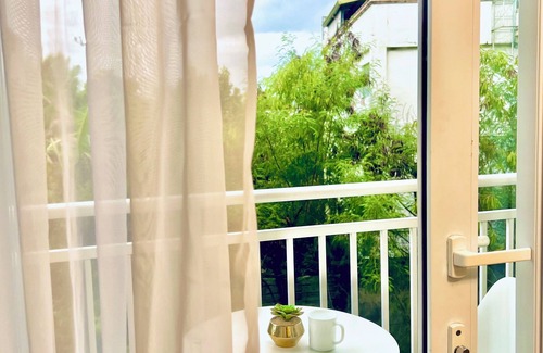 Lapu-Lapu Condominio | Home-feel unit near Airport with an IG-worthy pool that’s perfect for your feed.