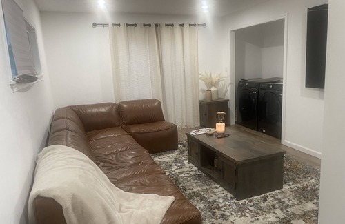 Compton Casa | Home in a quiet area close to freeways shopping centers and restaurants