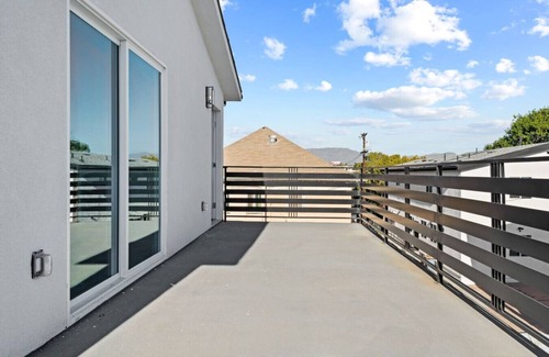 Vernon Casa | Home in Arts District w/ Parking