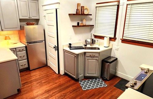 Ottawa Casa | Home in downtown Ottawa! A quick walk to restaurants and close to Starved Rock.