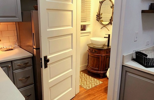 Ottawa Casa | Home in downtown Ottawa! A quick walk to restaurants and close to Starved Rock.