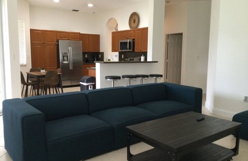 Goulds Casa | Home in Miami. 4 beds 2.5 baths Spacious and comfortable, in a very quiet area.