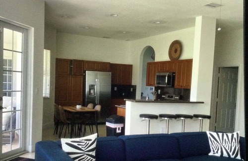 Goulds Casa | Home in Miami. 4 beds 2.5 baths Spacious and comfortable, in a very quiet area.