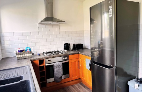 Northampton Casa | Home in Northampton 3 bed entire space with private drive parking
