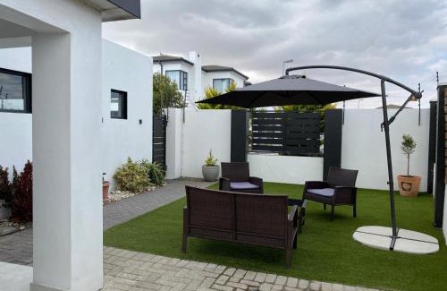 Bloubergstrand Casa | Home in Parklands East