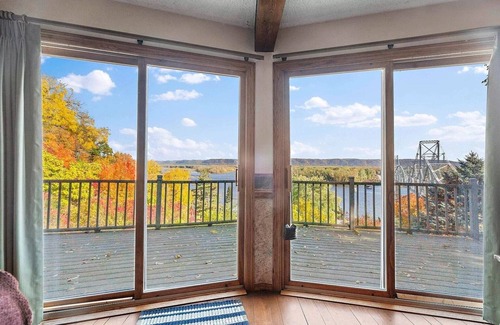 Lansing Casa | Home in quaint river town with awe-inspiring view of the beautiful Mississippi