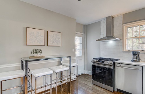 Lindley Park Casa | Home in sought after centrally located Lindley Park neighborhood.