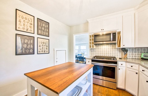 Montreat Cabaña | Home in the heart of Montreat with arcade, firepit & washer/dryer - dog-friendly