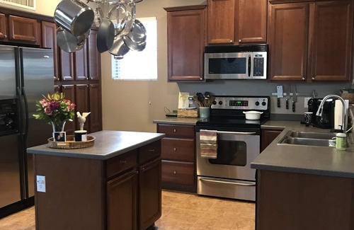 Tramonto Casa | Home in the North Phoenix desert hills Great for families and multiple couples.