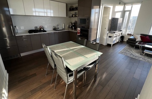Connaught Condominio | Home in the Sky 2 Bed 2 Bath Sunny Corner Unit