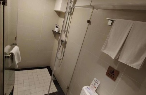 Huaihai Road Commercial Area Hotel | Home Inn Huaihai Road Branch on the Bund