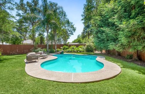 Clovis Casa | Home oasis with sauna, jacuzzi, pool & heated gazebo!