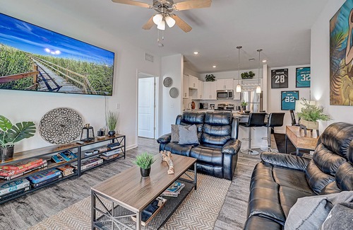 Jacksonville Apartamento | ⭐HOME OF THE JAGUARS⭐private patio, w/POOL Near Downtown, NAS & Shopping