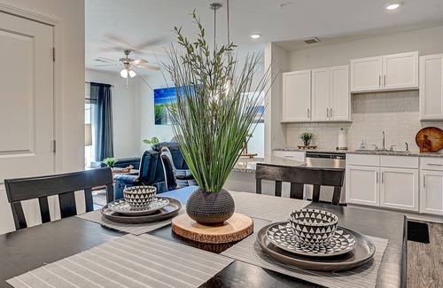 Jacksonville Apartamento | ⭐HOME OF THE JAGUARS⭐private patio, w/POOL Near Downtown, NAS & Shopping