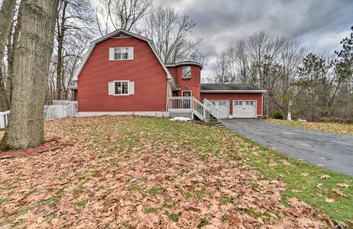 Haslett Casa | Home on 10 Acres Perfect for MSU Football Weekend