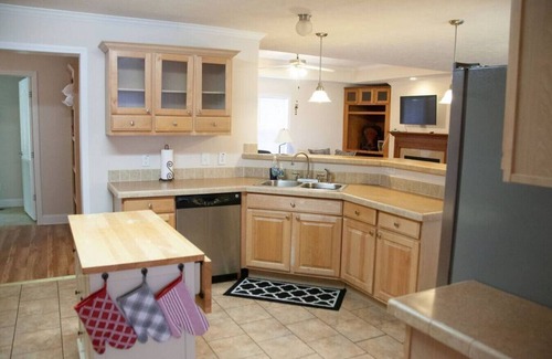 Pikeville Casa | Home on 30 acres next to State Park